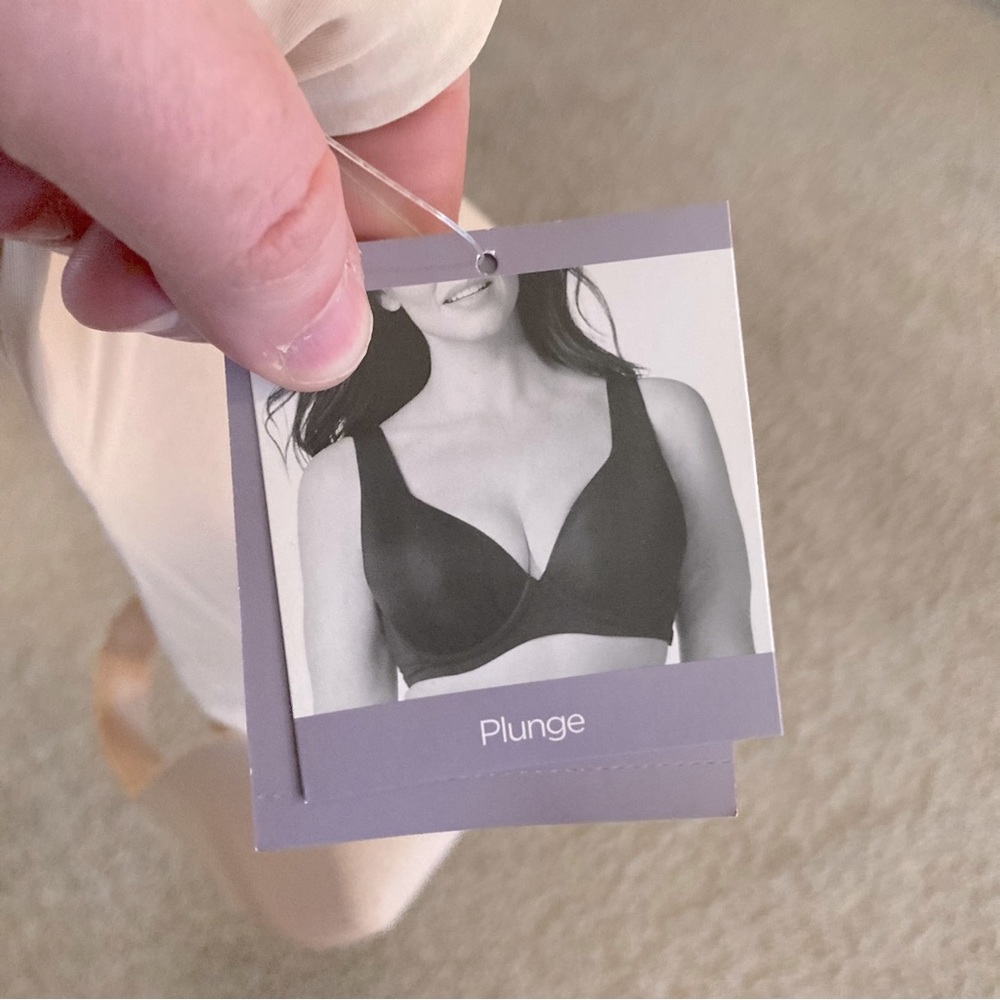 Catherine’s Plunge Bra - Picture 3 of 3